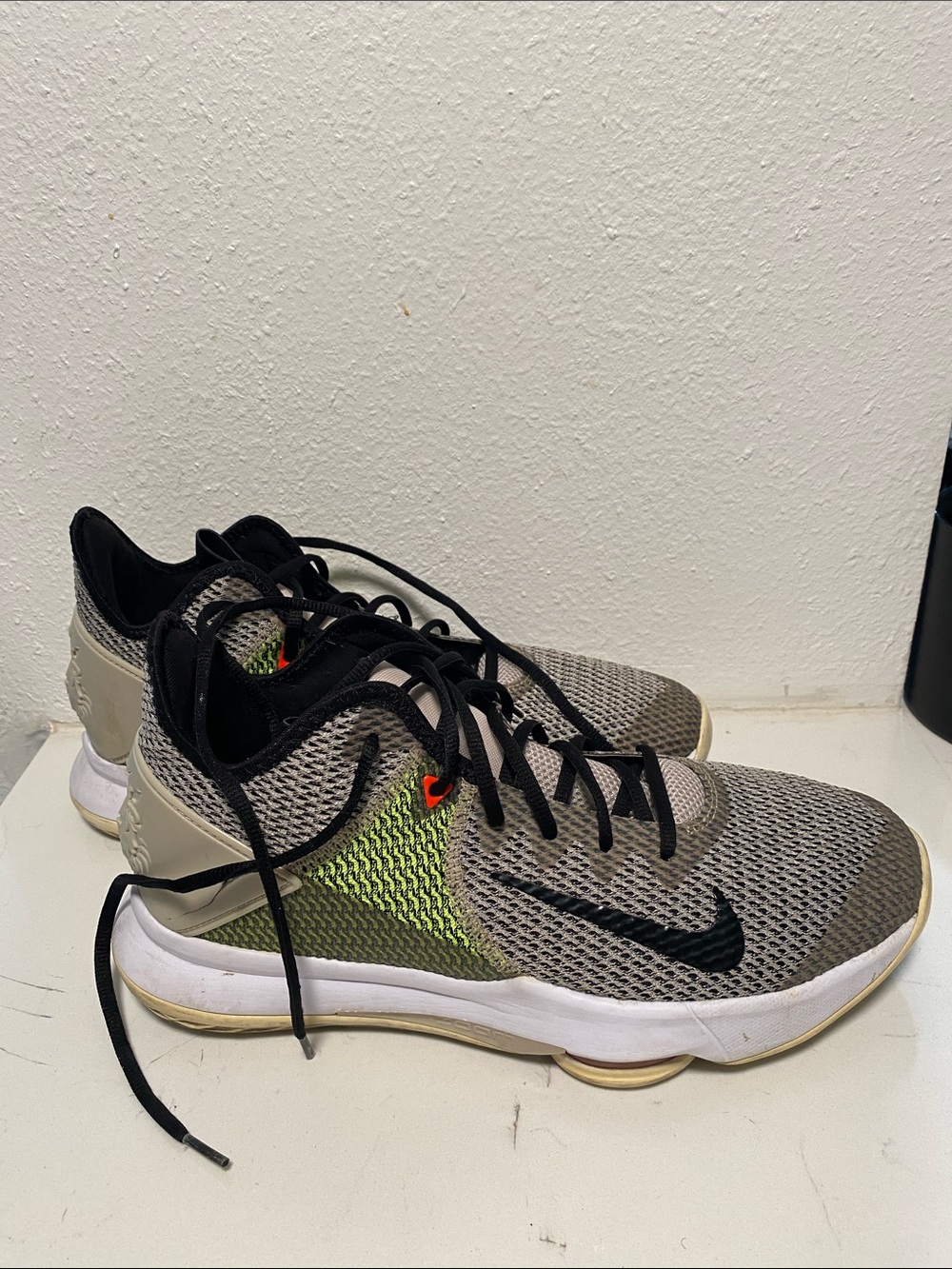 Nike Men's Grey and Neon Green Performance Running Shoes